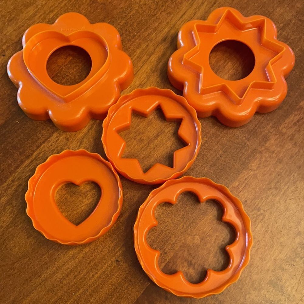 Tupperware Cut a Shape NestingCookie Cutter - Picture 2 of 4